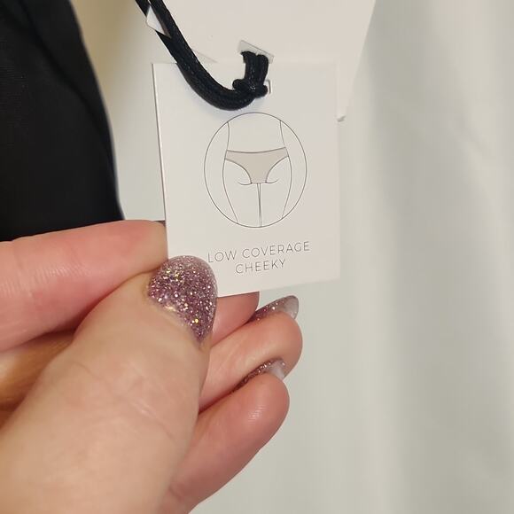 SHADE & SHORE 2PC Black Triangle Bikini Set, Size Sm/Med - Picture 11 of 11